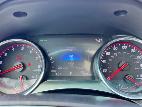 Used 2020 Toyota Camry XSE FWD image 11