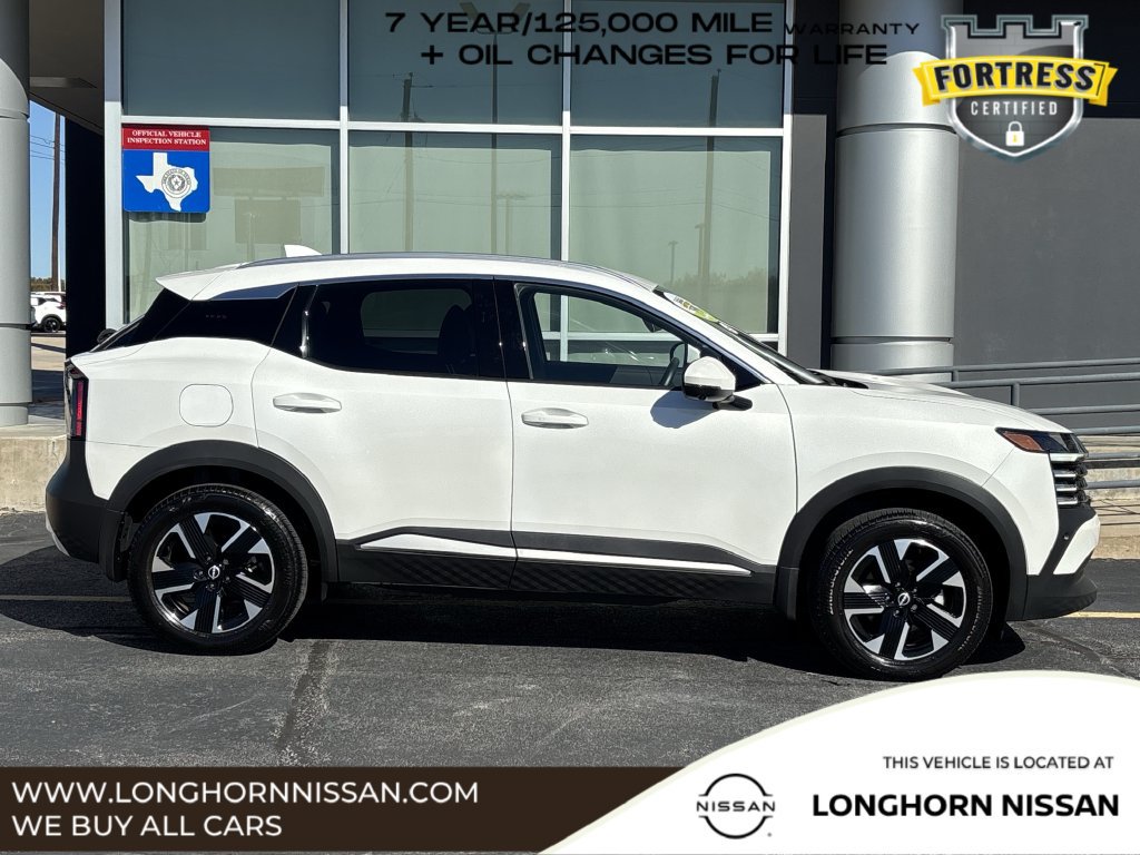 Used 2025 Nissan Kicks SR AWD/4WD image 2