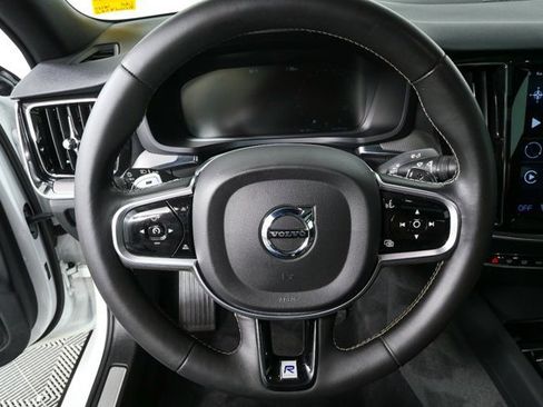 Used 2019 Volvo S60 T6 R-Design image 9