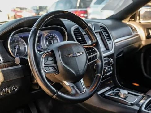 Used 2019 Chrysler 300 Limited RWD image 21