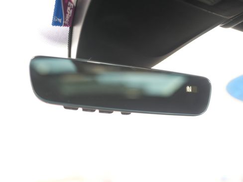 Certified 2022 Volkswagen Tiguan SE R-Line image 30