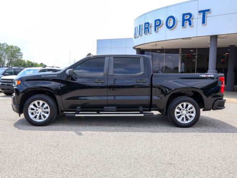 Used 2020 Chevrolet Silverado 1500 Custom w/ Custom Value Package AWD/4WD image 2