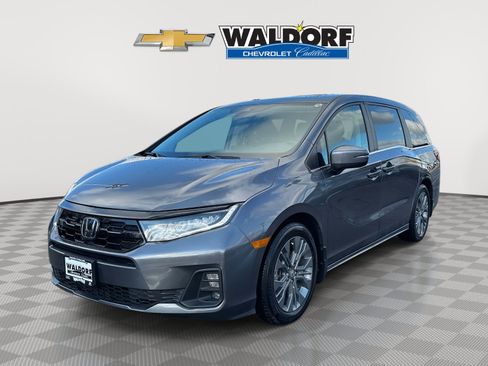 Used 2025 Honda Odyssey Touring image 3