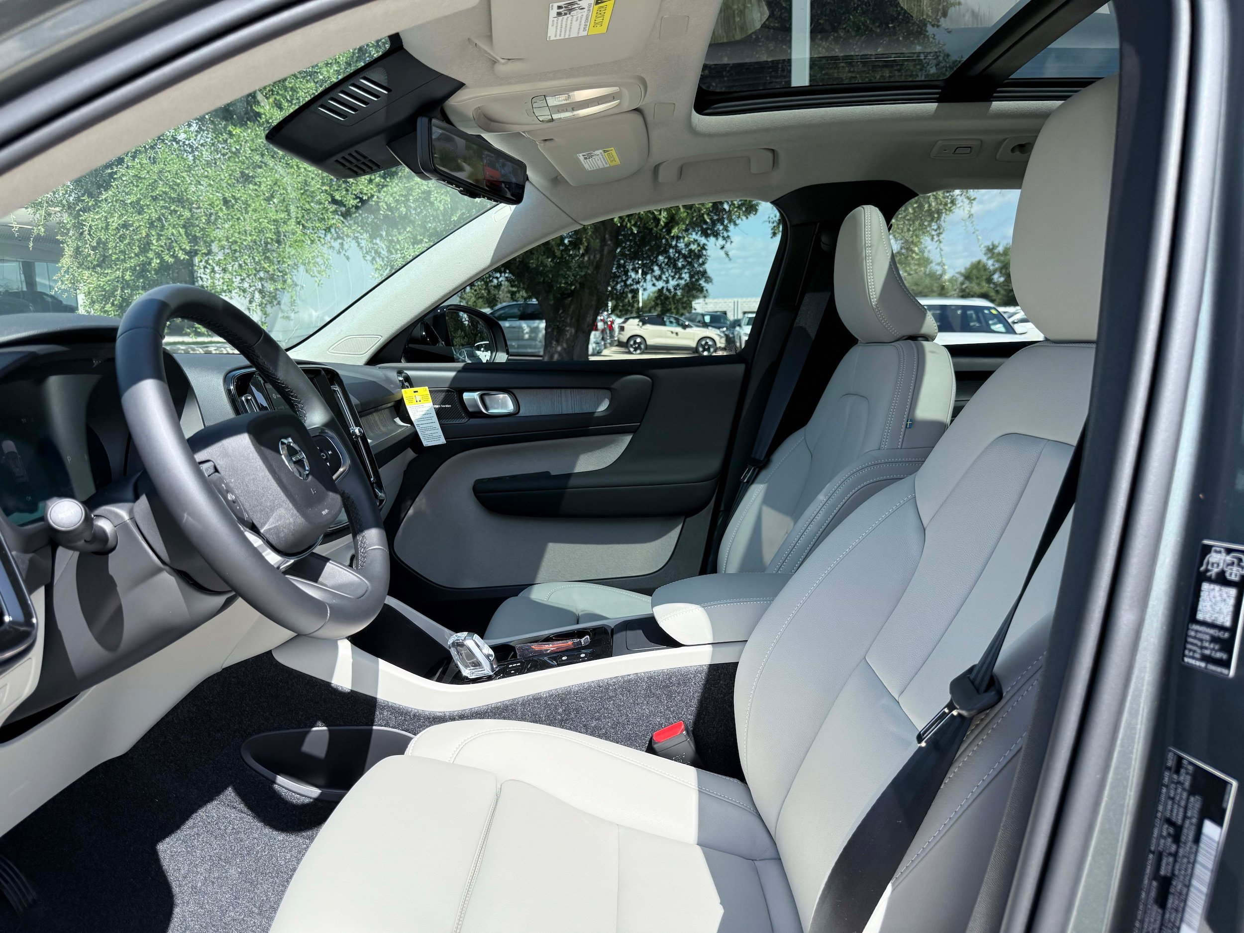 New 2026 Volvo XC40 B4 Plus w/ Protection Package Premier FWD image 12