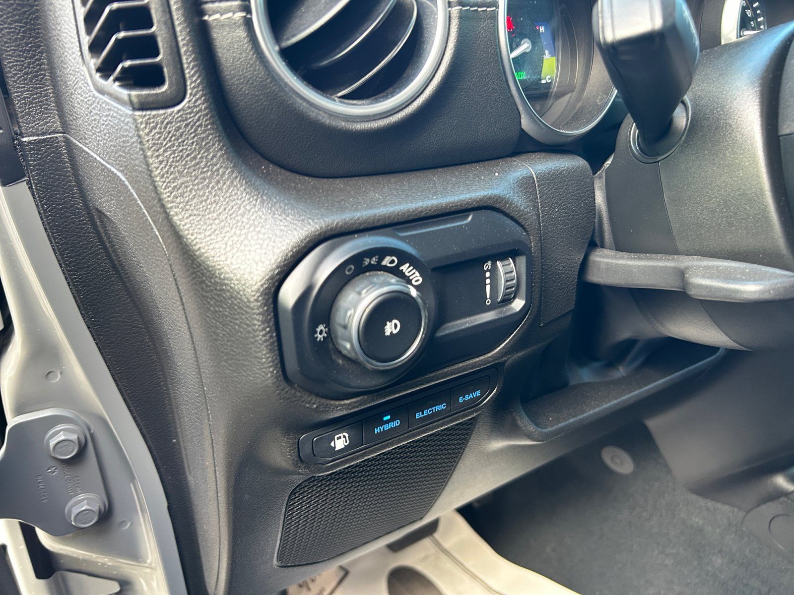 Used 2023 Jeep Wrangler Unlimited Sahara AWD/4WD image 12