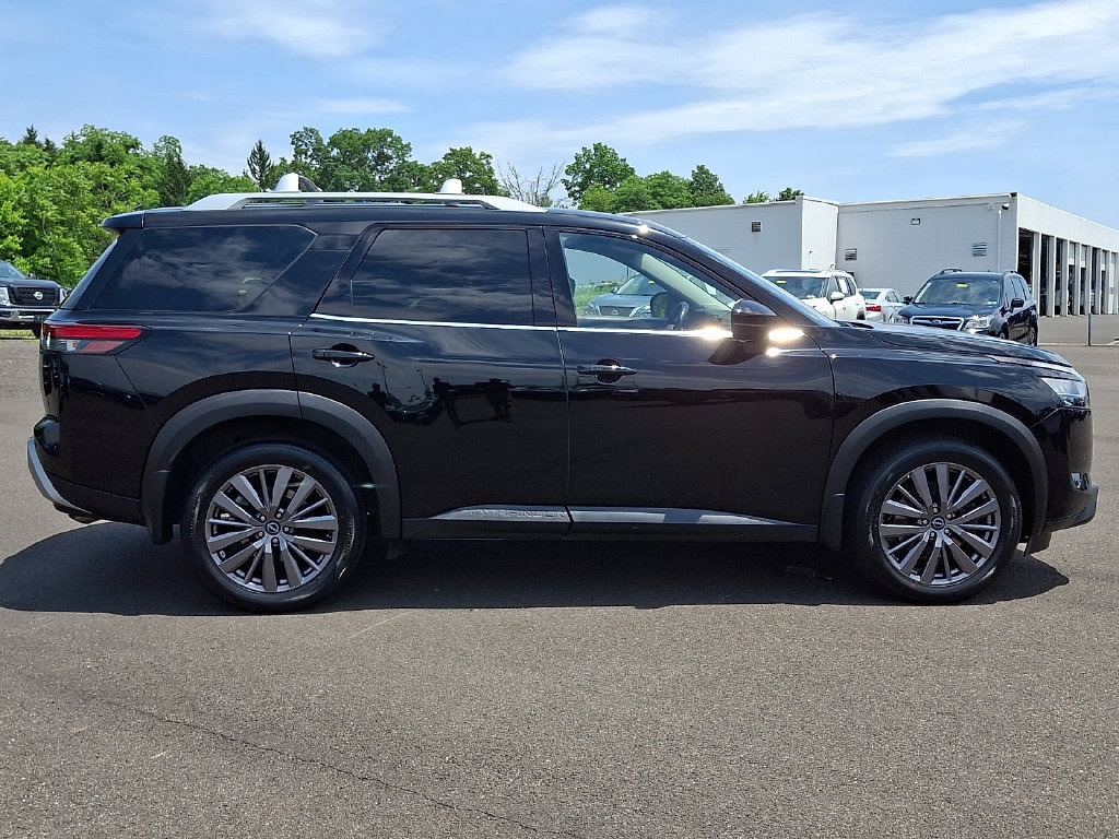 Certified 2023 Nissan Pathfinder SL w/ SL Premium Package AWD/4WD image 8