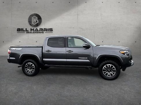 Used 2022 Toyota Tacoma TRD Sport AWD/4WD image 4