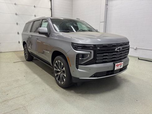 New 2026 Chevrolet Suburban High Country AWD/4WD image 2