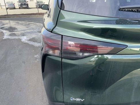 Used 2025 Toyota Sienna XLE image 19