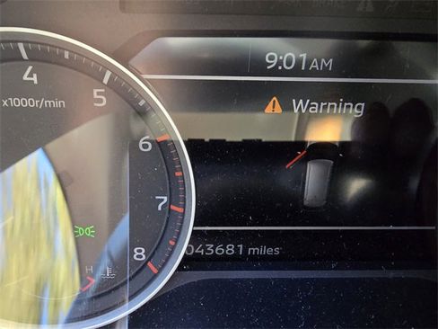 Used 2023 Mitsubishi Outlander ES image 2