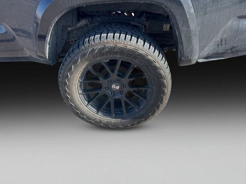 Used 2017 Toyota Tacoma TRD Sport image 18