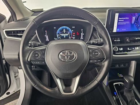 Used 2023 Toyota Corolla Cross XLE image 22