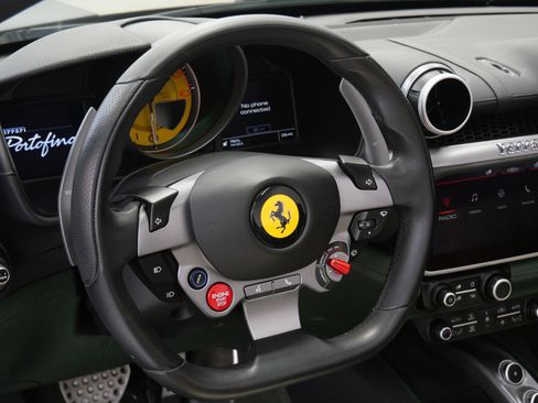 Used 2019 Ferrari Portofino RWD image 15