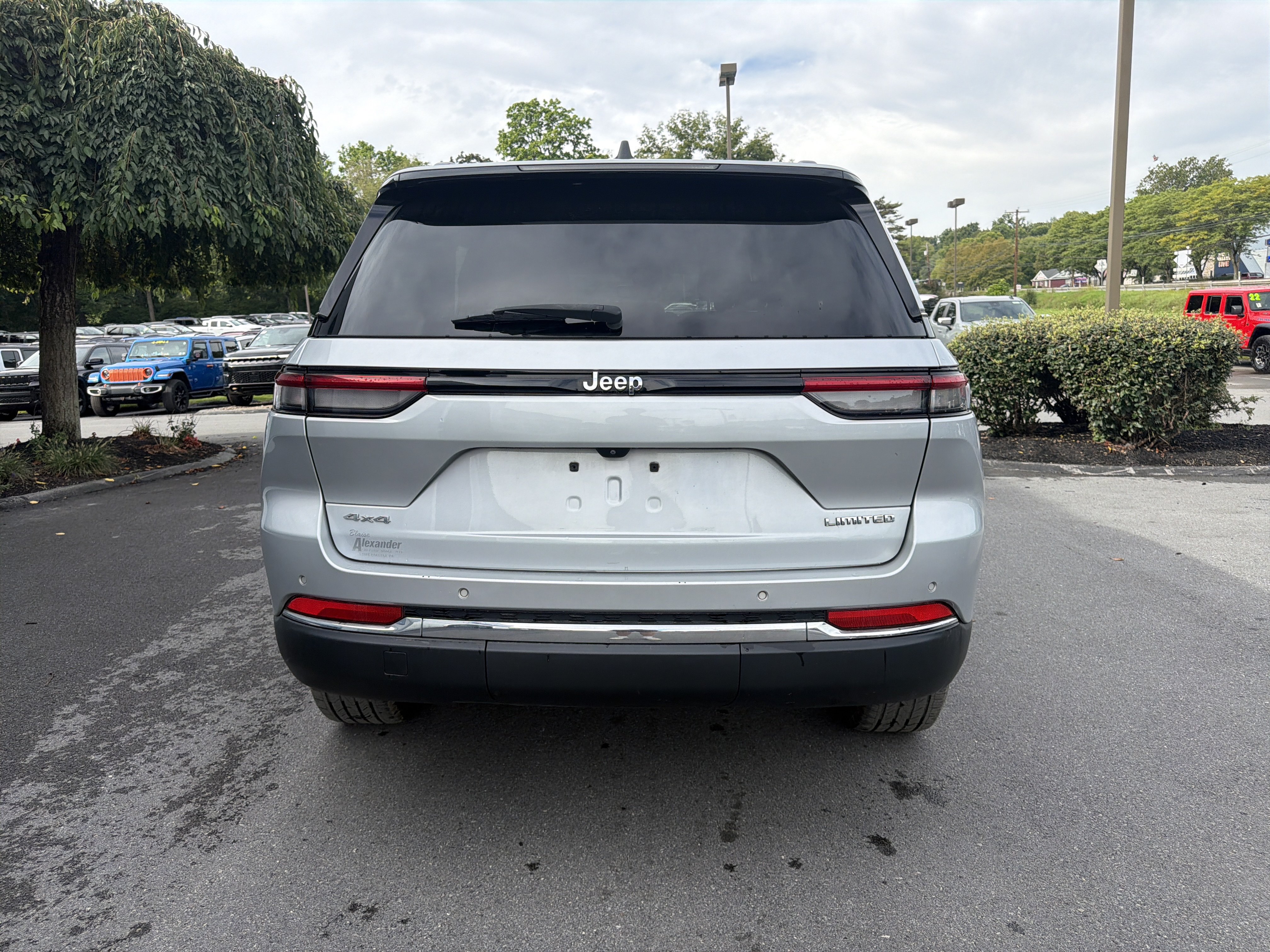 Used 2022 Jeep Grand Cherokee Limited AWD/4WD image 4