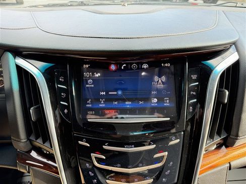 Used 2015 Cadillac Escalade ESV 4WD image 25