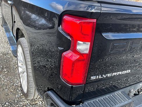 Used 2019 Chevrolet Silverado 1500 High Country image 29