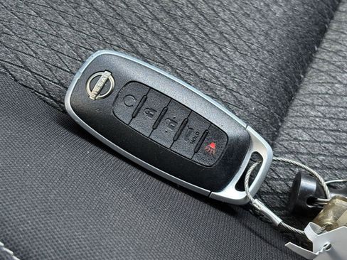 Used 2025 Nissan Rogue SV AWD/4WD image 25