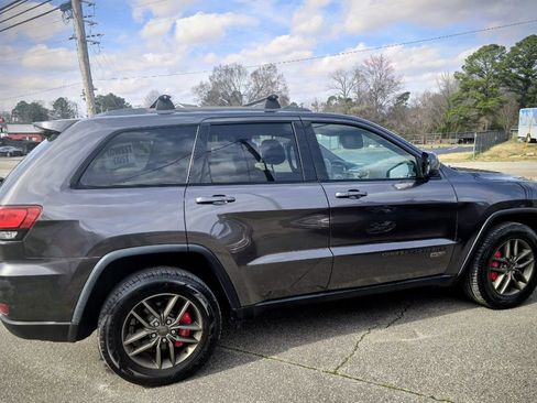 Used 2016 Jeep Grand Cherokee Laredo 75th Anniversary image 8