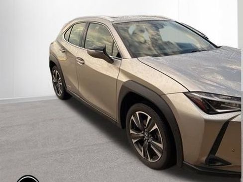 Used 2019 Lexus UX 250h w/ Premium Package image 3