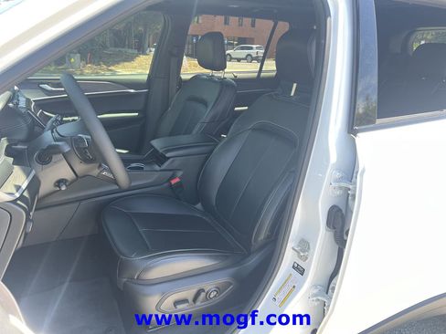 Used 2025 Jeep Grand Cherokee L Limited w/ Luxury Tech Group II AWD/4WD image 21