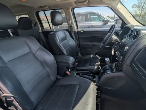 Used 2015 Jeep Patriot High Altitude AWD/4WD image 29