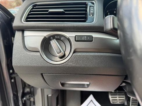 Used 2018 Volkswagen Passat 2.0T R-Line image 25