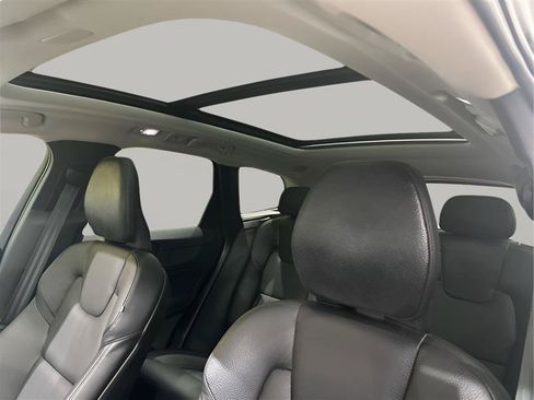 Used 2024 Volvo XC60 B5 Plus AWD/4WD image 11