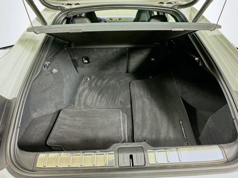 Used 2025 Porsche Panamera RWD image 37