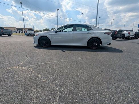 Used 2022 Toyota Camry LE image 7