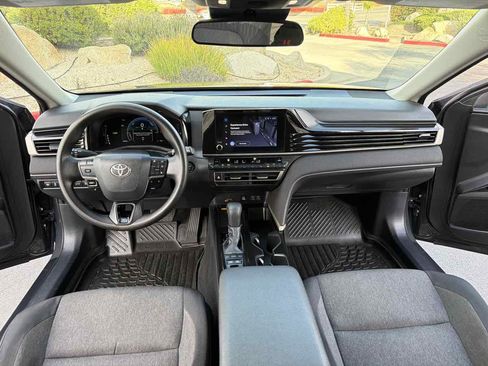 Used 2025 Toyota Camry LE image 6