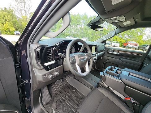 New 2026 GMC Sierra 1500 SLE image 15