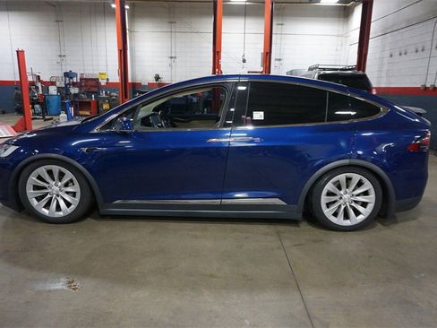 Used 2017 Tesla Model X 75D image 19