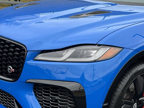 Certified 2024 Jaguar F-PACE SVR image 12