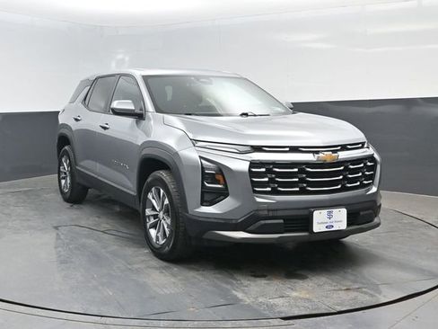 Used 2025 Chevrolet Equinox LT AWD/4WD image 2