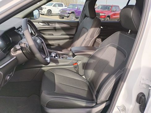 New 2025 Jeep Grand Cherokee Laredo w/ Trailer Tow Package image 22