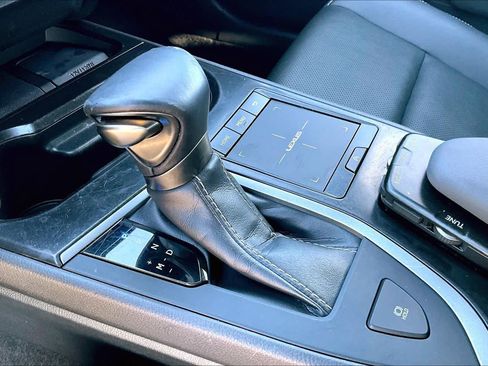 Used 2019 Lexus UX 200 w/ Premium Package FWD image 14