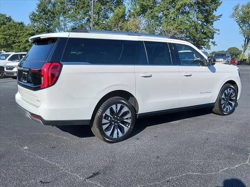 Used 2025 Ford Expedition Max Platinum w/ Driver's Package AWD/4WD image 4