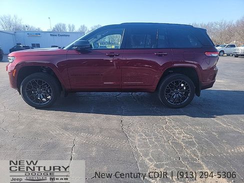 Used 2024 Jeep Grand Cherokee Summit image 2