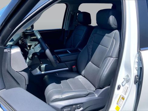 Used 2024 Toyota Tundra Limited AWD/4WD image 7