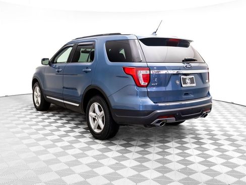Used 2018 Ford Explorer XLT w/ Equipment Group 201A image 4