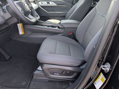 New 2026 Ford Explorer Active RWD image 9