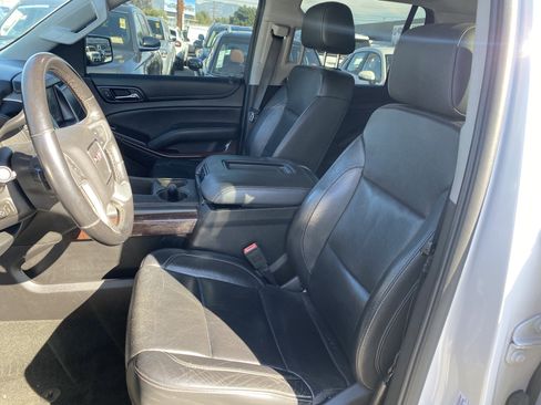 Used 2018 GMC Yukon SLT w/ Premium Edition image 10