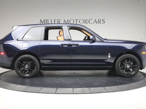 Used 2024 Rolls-Royce Cullinan w/ Dynamic Package AWD/4WD image 2