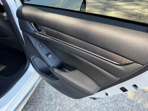 Used 2019 Honda Accord Touring image 25