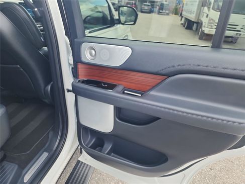 Certified 2024 Lincoln Navigator Reserve AWD/4WD image 22