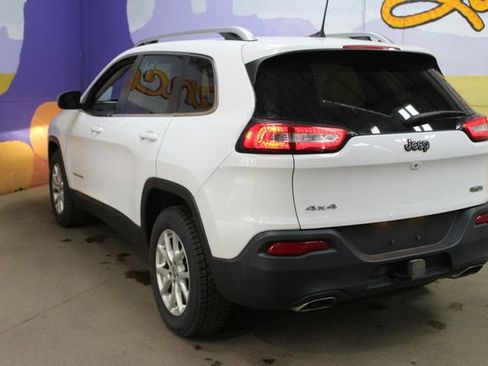 Used 2018 Jeep Cherokee Latitude w/ Cold Weather Group AWD/4WD image 6