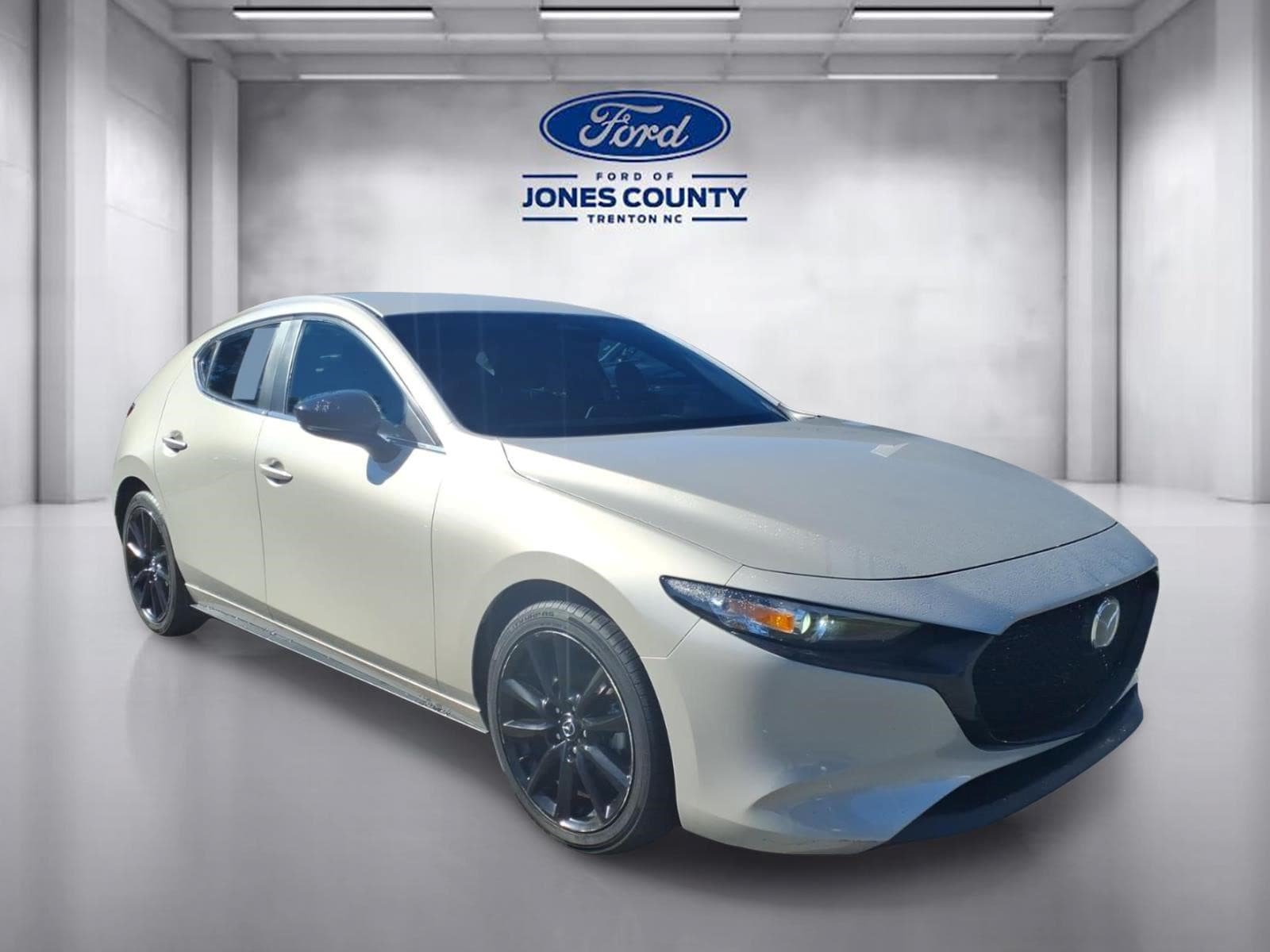 Used 2024 MAZDA MAZDA3 s FWD image 1