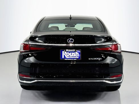 Used 2022 Lexus ES 300h w/ Accessory Package FWD image 6