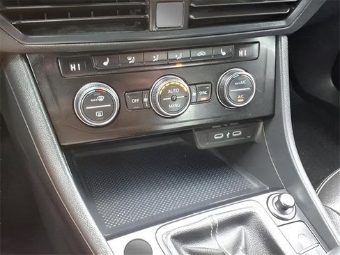 Used 2024 Volkswagen Jetta SE image 24