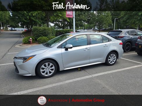 Used 2024 Toyota Corolla LE FWD image 1